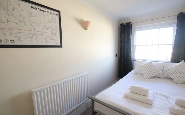 2 Bedroom Flat in Beautiful Clifton