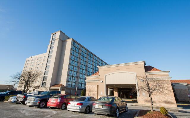 Holiday Inn Newark International Airport, an IHG Hotel