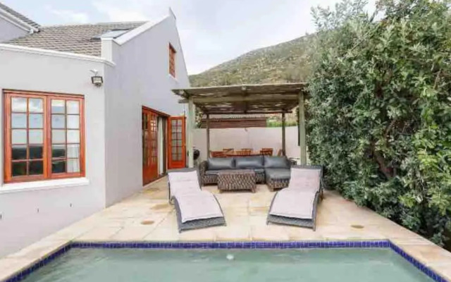 Luxurious Peaceful Mountain Retreat-Heated Pool