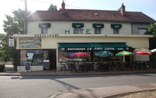 Auberge Du Pont Canal