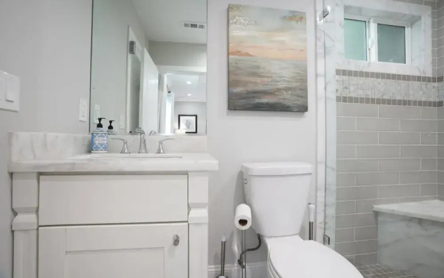 4 bedroom, 3 bathrooms Pool Home