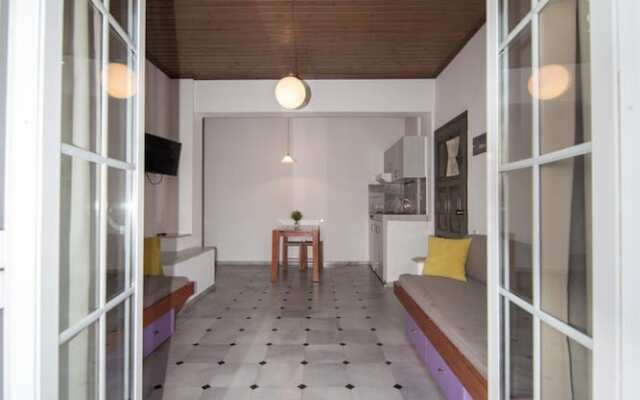 Manias Hotel Apartments