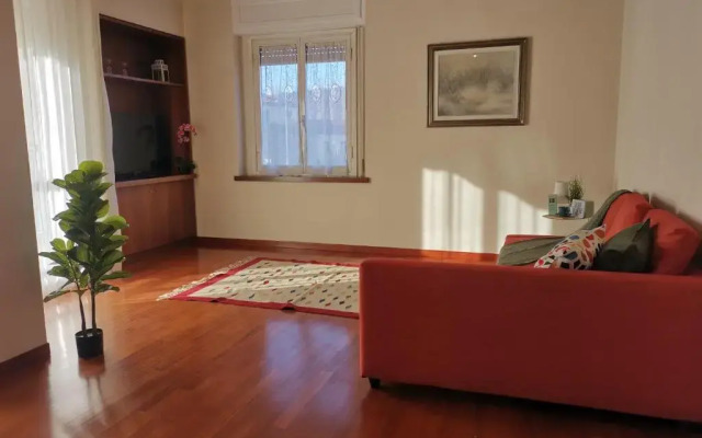 Bnbook - Sesto Calende Train Station