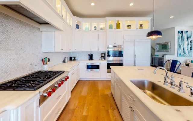 Paradise Beach by AMI Locals