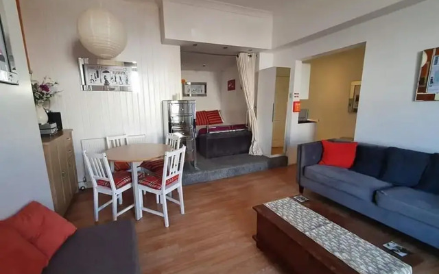 1 Bed Studio Sleeps 4 - Seaside, Dog Friendly