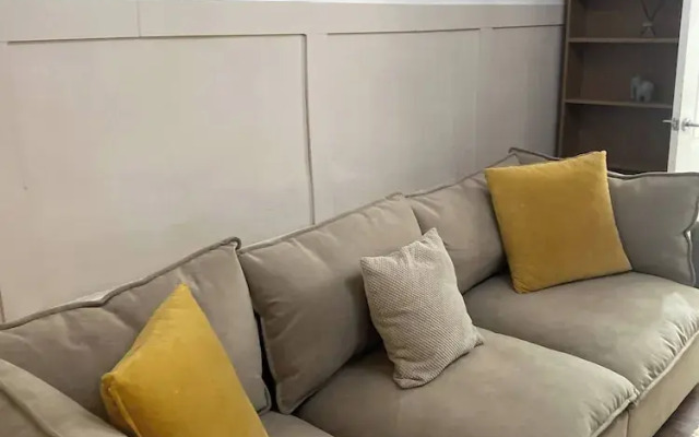 Modern Townhouse-free Parking-game Room-w-ifi