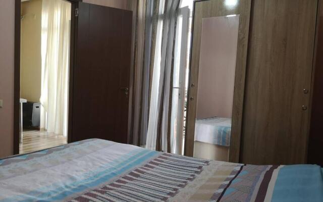 Kvartira v Batumi, 10 minut do morja.