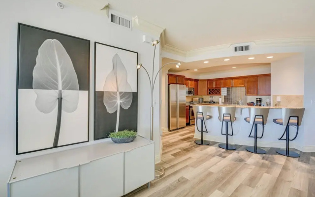 Emerald Grande Condo: Beach, Marina & Ocean View