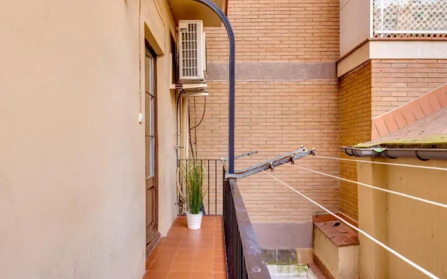 Renovated & Classic 3-Bedroom Sagrada Familia Apt.