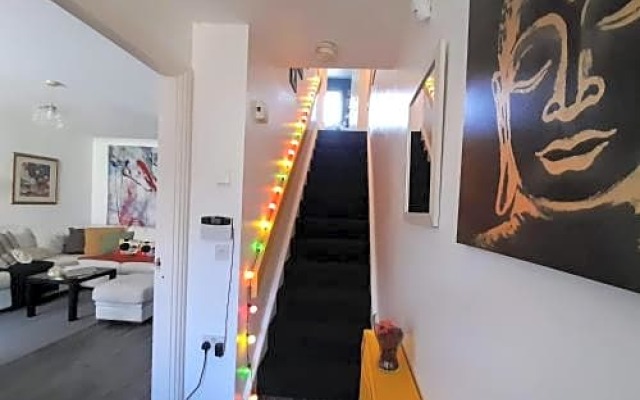 2bed Guest Wing - Charming Glasgow Villa - off M8 M80