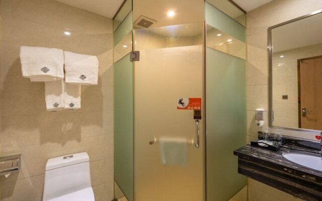 Chonpines Hotel (Shenzhen Gongming Honghuashan Metro Station)