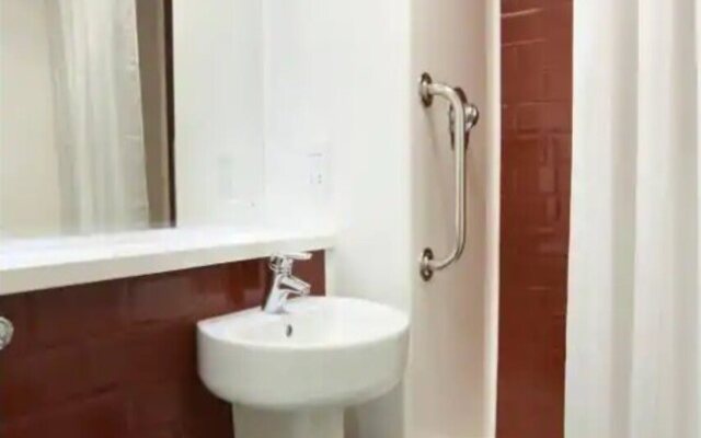 Travelodge Bracknell Central