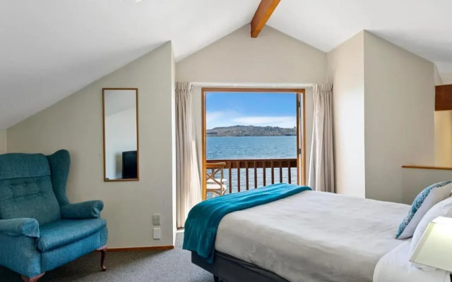 Cascades Lakefront Motel