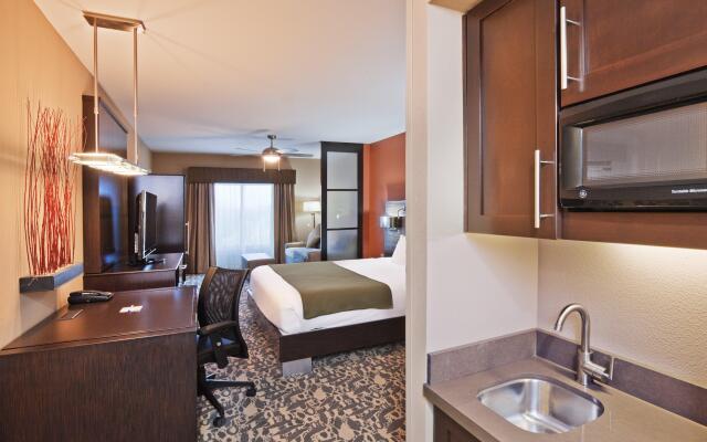 Holiday Inn Express & Suites North Dallas at Preston, an IHG Hotel