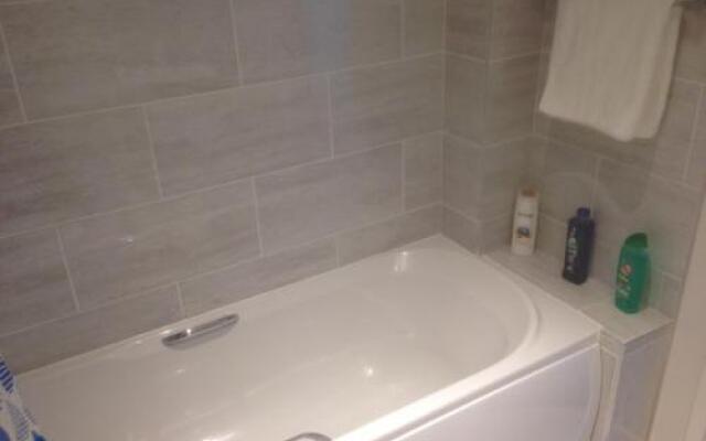 The Beeches 2 - Serviced Duplex Apartment