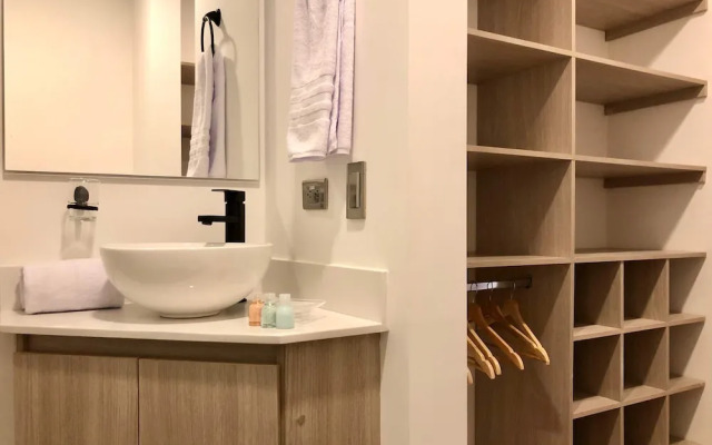 Panoramic 3 BR w/ Balcony in Laureles Medellín