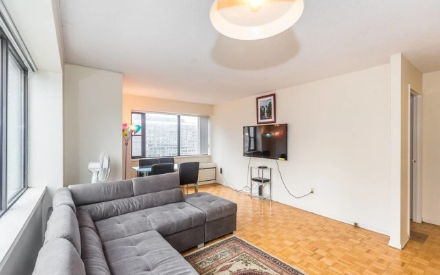 Spacious 1 BR Apartment of Downtown Toronto III