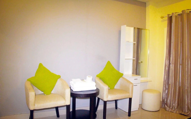 Royal Q&D Suites Hotel