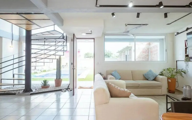 New Comfortable Retreat. Pool & BBQ