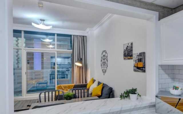 Stunning Apartment with balcony Dubai Marina