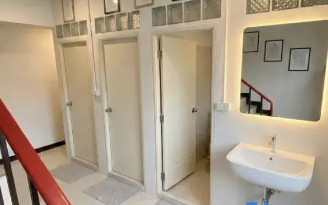 Hostel Bangkok Airport Comfort By MaTong " Near Suvarnabhumi Airport BKK "