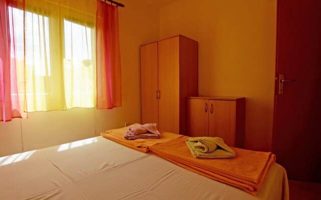 Apartments Pinka 30 M From The Sea