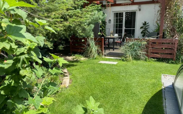 Pool & Lake Holiday Home