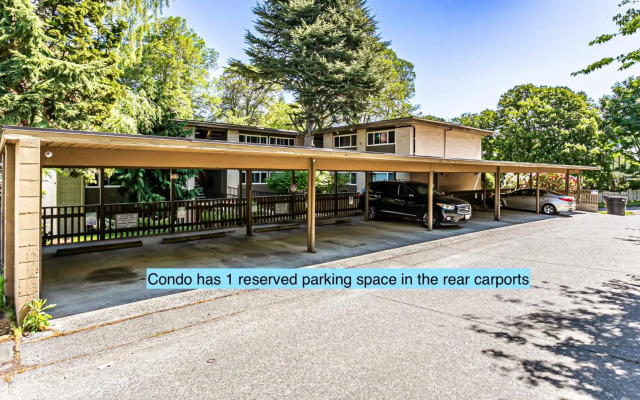 the Puget Sound View, best area, Jacuzzi bathtub, new carpet