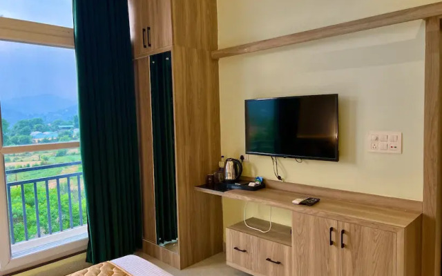 Divine By The Lake Hill