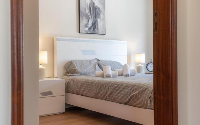 Terrace Beach Apartment by Rent4all