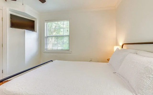 Pet-friendly Mobile Condo ~ 4 Mi to Downtown!