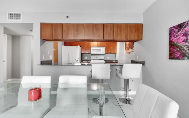 The Club at Brickell Bay Luxury Suites