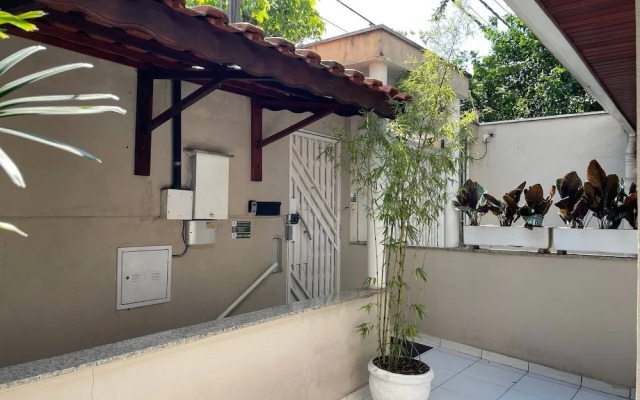 Casa Jardim. Ar e garagem