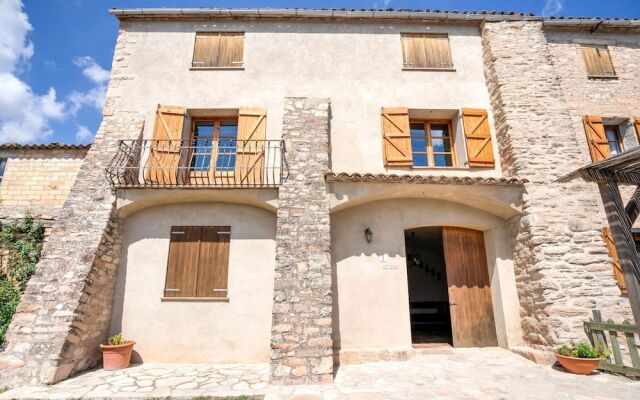 Modern Cottage in Sant Marti de Tous with Pool