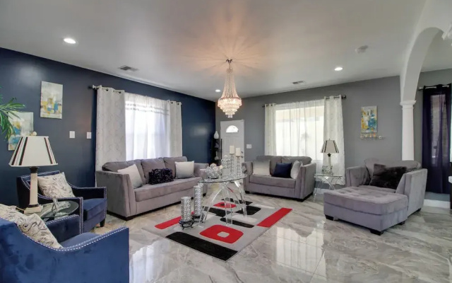 3 Mi to Rio Grande: Albuquerque Home w/ Balcony