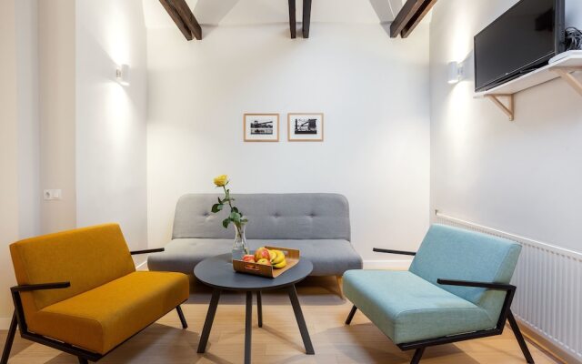 Jolly Apartments