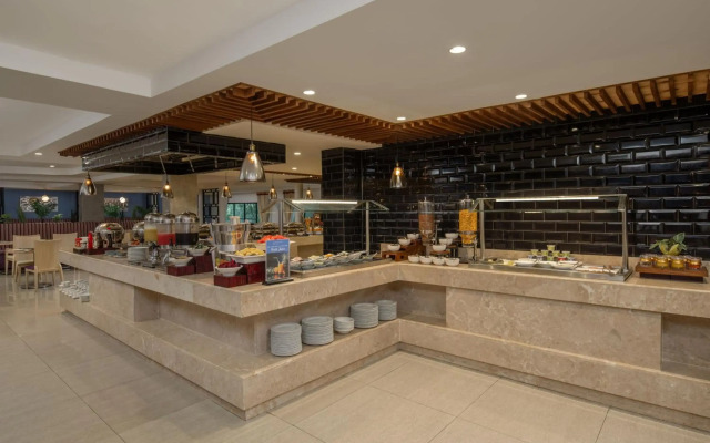 DoubleTree by Hilton Hotel Dar es Salaam - Oyster Bay