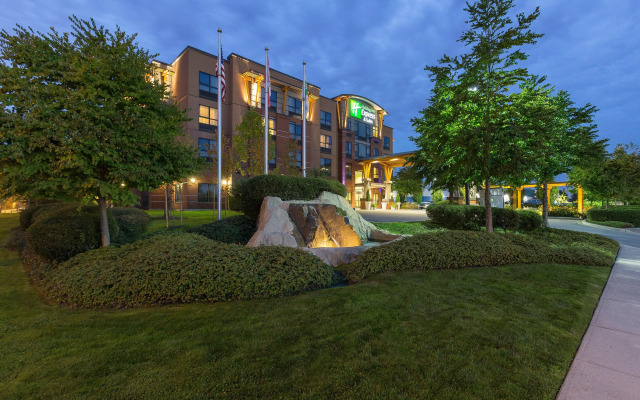 Holiday Inn Express Hotel & Suites Riverport Richmond by IHG