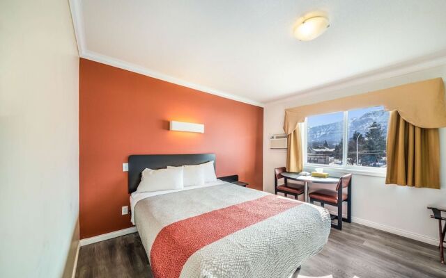 Revelstoke Gateway Inn