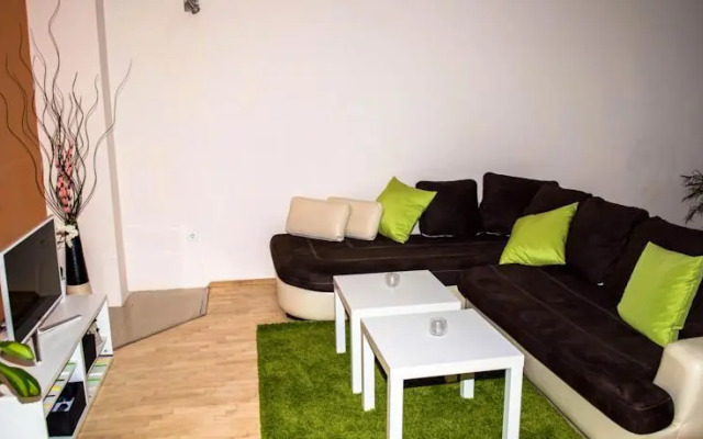 Happy Home Apartment