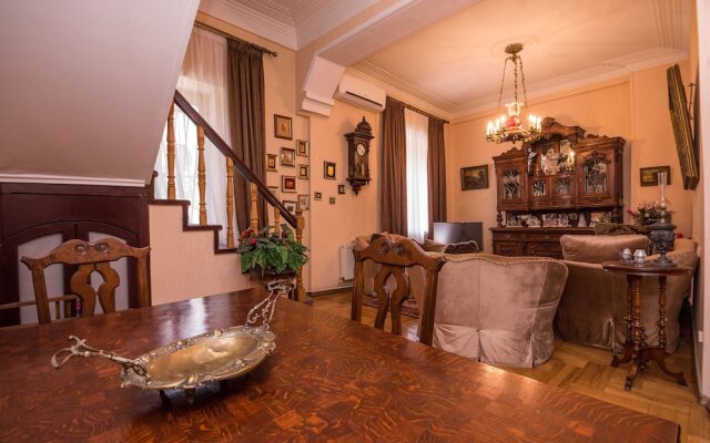 Lia's Guest House