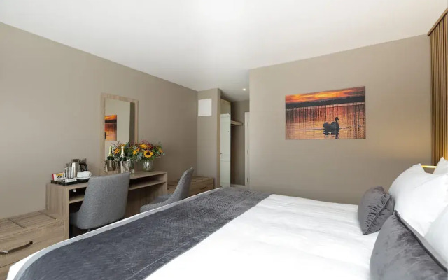 Castle Varagh Hotel & Bar