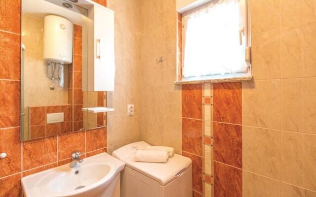 Amazing Apartment in Makarska With 2 Bedrooms and Wifi