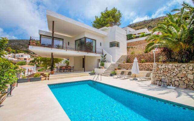 Laja - panoramic hillside holiday house in Moraira