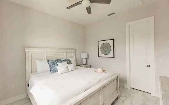 Exquisite Vanderbilt Beach Luxury Getaway