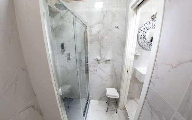 Leone Camere D'Autore