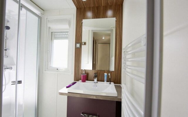 Bungalow With 3 Bedrooms in Saint-brevin-les-pins, With Pool Access, F