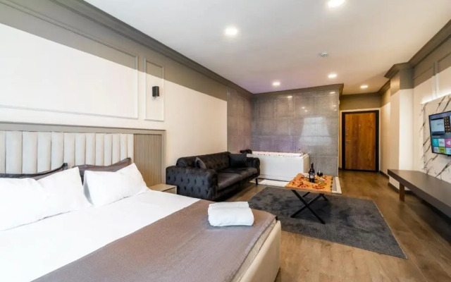 Arena Luxury Hotel Suites
