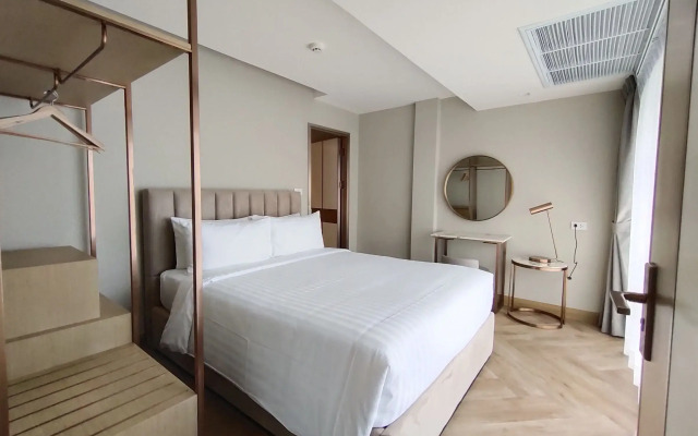 Away Bangkok Riverside Kene