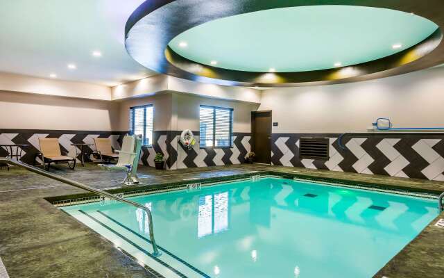 Comfort Inn & Suites Moore - Oklahoma City